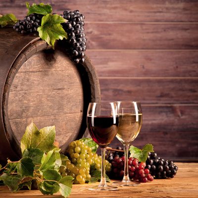 wine-grapes-barrel